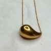 Colgante Gota Minimalista en Acero Dorado