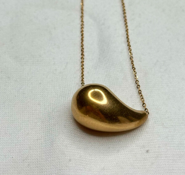 Colgante Gota Minimalista en Acero Dorado