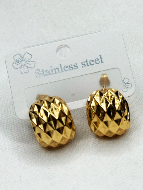 Colgante de Acero con Diseño Minimalista – Elegancia y Estilo Duradero