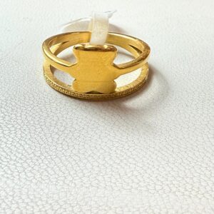 💛 Anillo Dorado Osito – Dulzura y Estilo en una Pieza Moderna