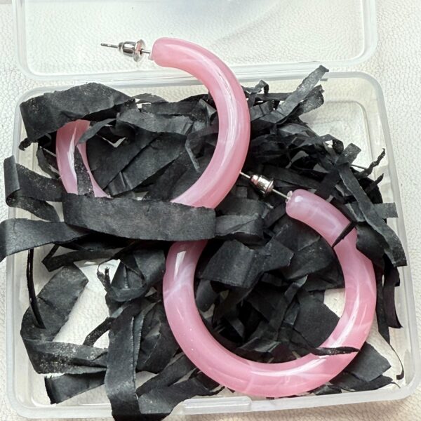 🌸 Aretes de Aro Acrílico – Rosa Pastel Translúcido