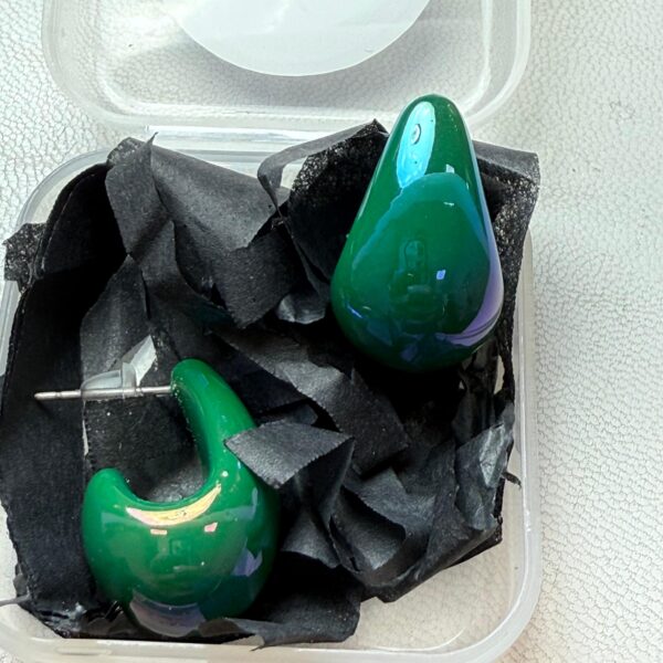💚 Set de Aretes Irregulares Verde Esmeralda – Estilo Abstracto Moderno