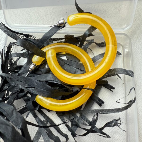 ✨ Aretes de Aro Resina – Amarillo Miel Brillante