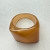 🧡 Anillo Chunky en Resina Ámbar Dorado – Toque Retro y Elegante para tu Look