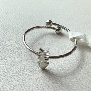 🐟 Anillo Plateado “Espina de Pez” – Estilo Atrevido y Creativo