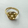 💛 Anillo Dorado con Diseño Floral Calado – Elegancia Artesanal para tus Manos