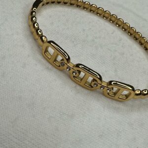 💎 Brazalete Dorado con Eslabones y Detalle de Cristales – Estilo Moderno con Toque Brillante