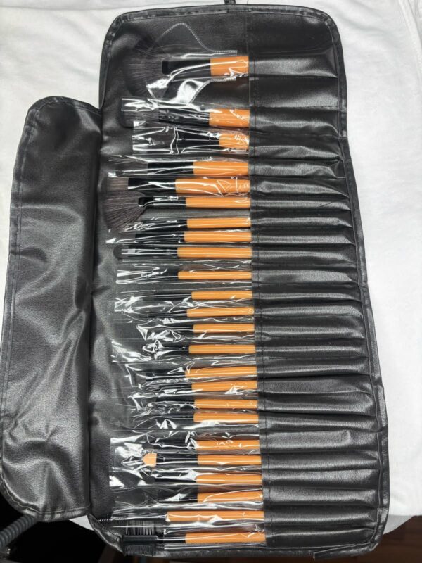 Set de brochas (2) ✨ Set Profesional de Brochas de Maquillaje – 24 Piezas con Estuche Enrollable