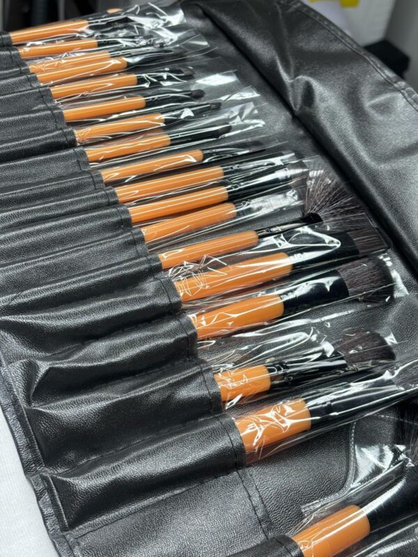 Set de brochas (3) ✨ Set Profesional de Brochas de Maquillaje – 24 Piezas con Estuche Enrollable