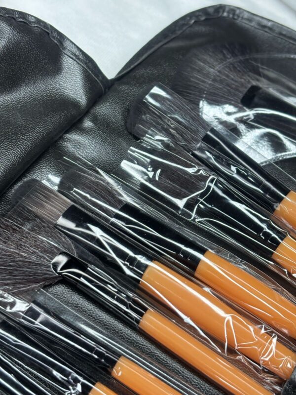 Set de brochas (4) ✨ Set Profesional de Brochas de Maquillaje – 24 Piezas con Estuche Enrollable