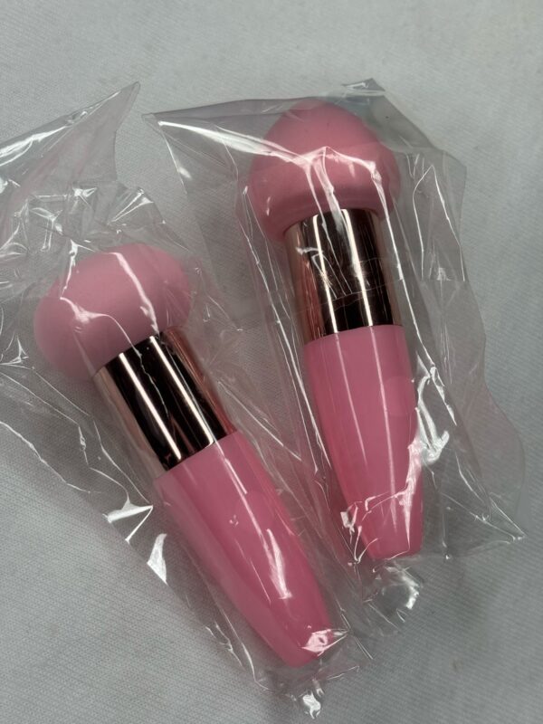 💗 Esponja Aplicadora con Mango – Estilo Rosado Glam