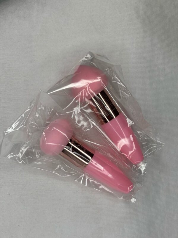 💗 Esponja Aplicadora con Mango – Estilo Rosado Glam