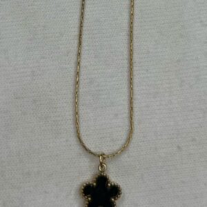 ✨ Collar de Acero Dorado con Dije de Flor Negra – Elegancia Minimalista