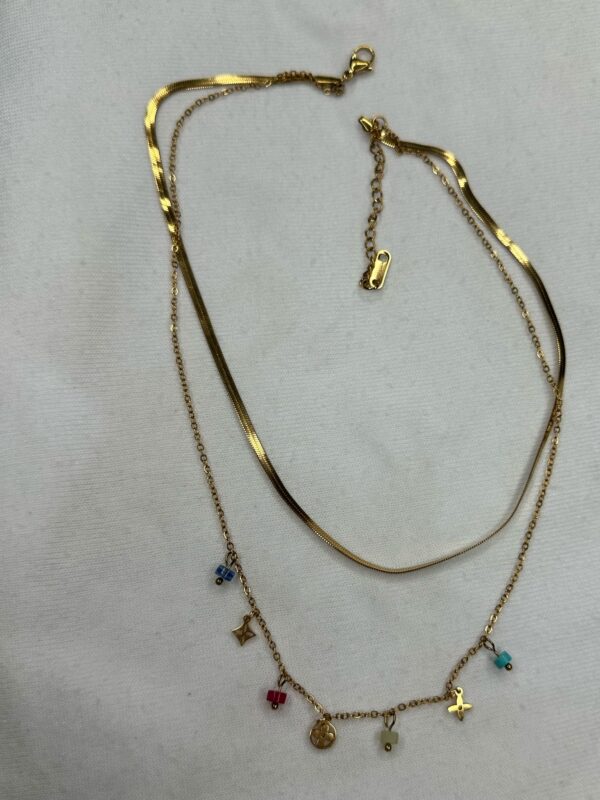 ✨ Collar Doble de Acero Dorado con Dijes de Colores – Estilo Boho Chic