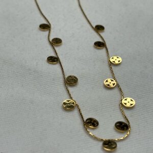 ✨ Collar Dorado de Acero con Dijes Circulares Troquelados
